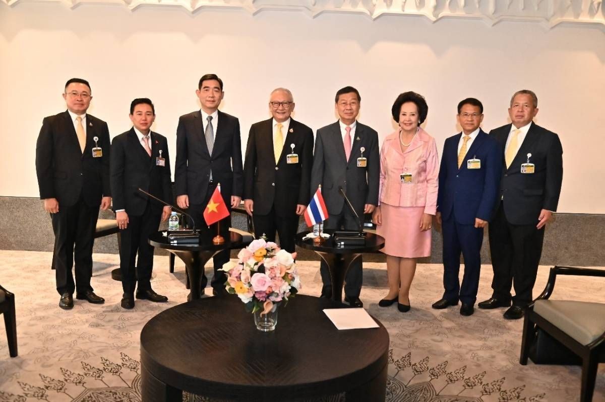 Đại sứ Phạm Việt Hùng cùng đại diện các thành viên Nhóm Nghị sỹ hữu nghị Thái – Việt. (Nguồn: ĐSQ VN tại Thái Lan) Đại sứ Phạm Việt Hùng cùng đại diện các thành viên Nhóm Nghị sỹ hữu nghị Thái – Việt. (Nguồn: ĐSQ VN tại Thái Lan)