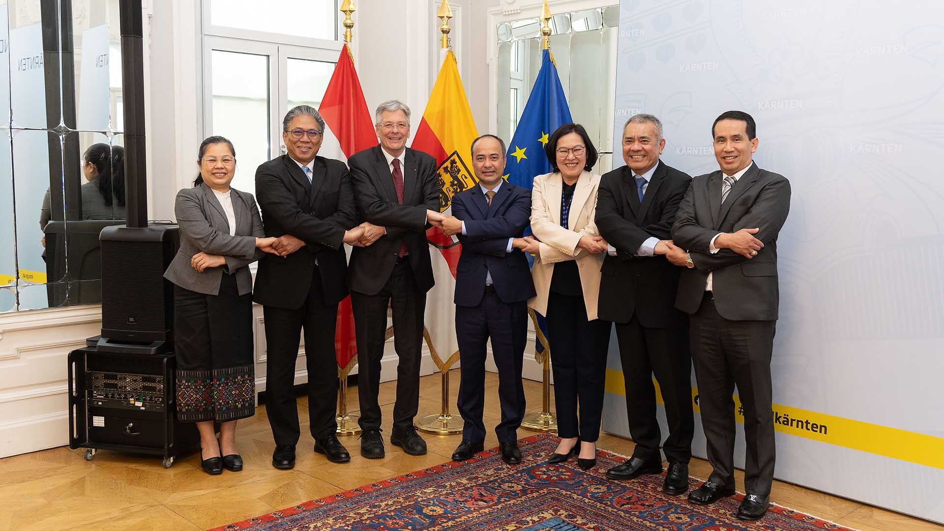 Việt Nam tổ chức cuộc họp Ủy ban ASEAN tại Vienna lần thứ 61 và lễ bàn giao Chủ tịch AVC Việt Nam tổ chức cuộc họp Ủy ban ASEAN tại Vienna lần thứ 61 và lễ bàn giao Chủ tịch AVC