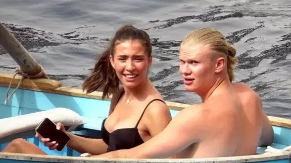 Không tham dự EURO 2024, Erling Haaland và bạn gái nghỉ mát ở Italy