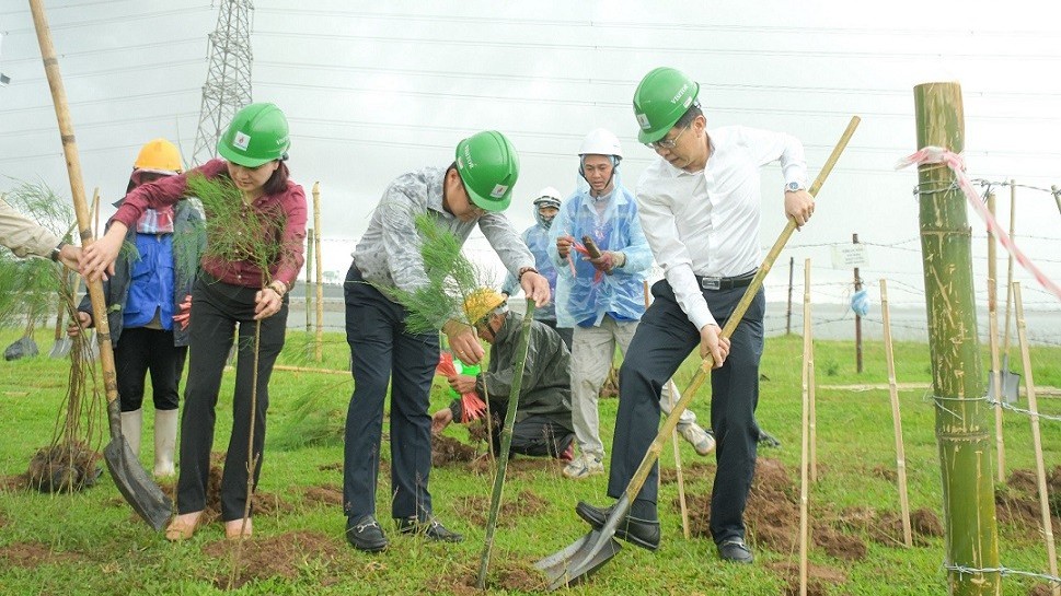 Trồng cây xanh là nội dung quan trọng trong quá trình phát triển của PetroVietnam