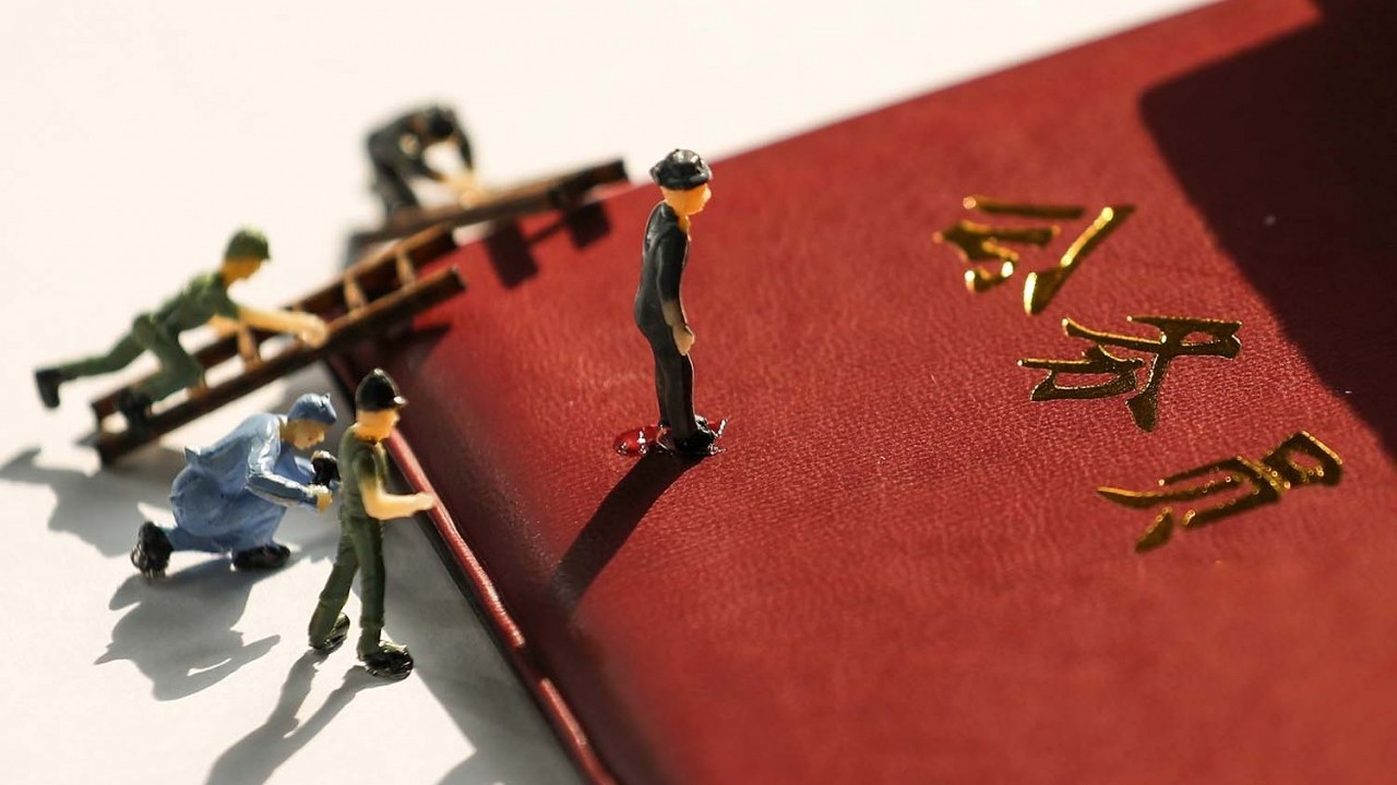 Tăng tuyển dụng công chức hợp đồng, Trung Quốc tìm cách hạ nhiệt cuộc chiến 'bát cơm sắt'