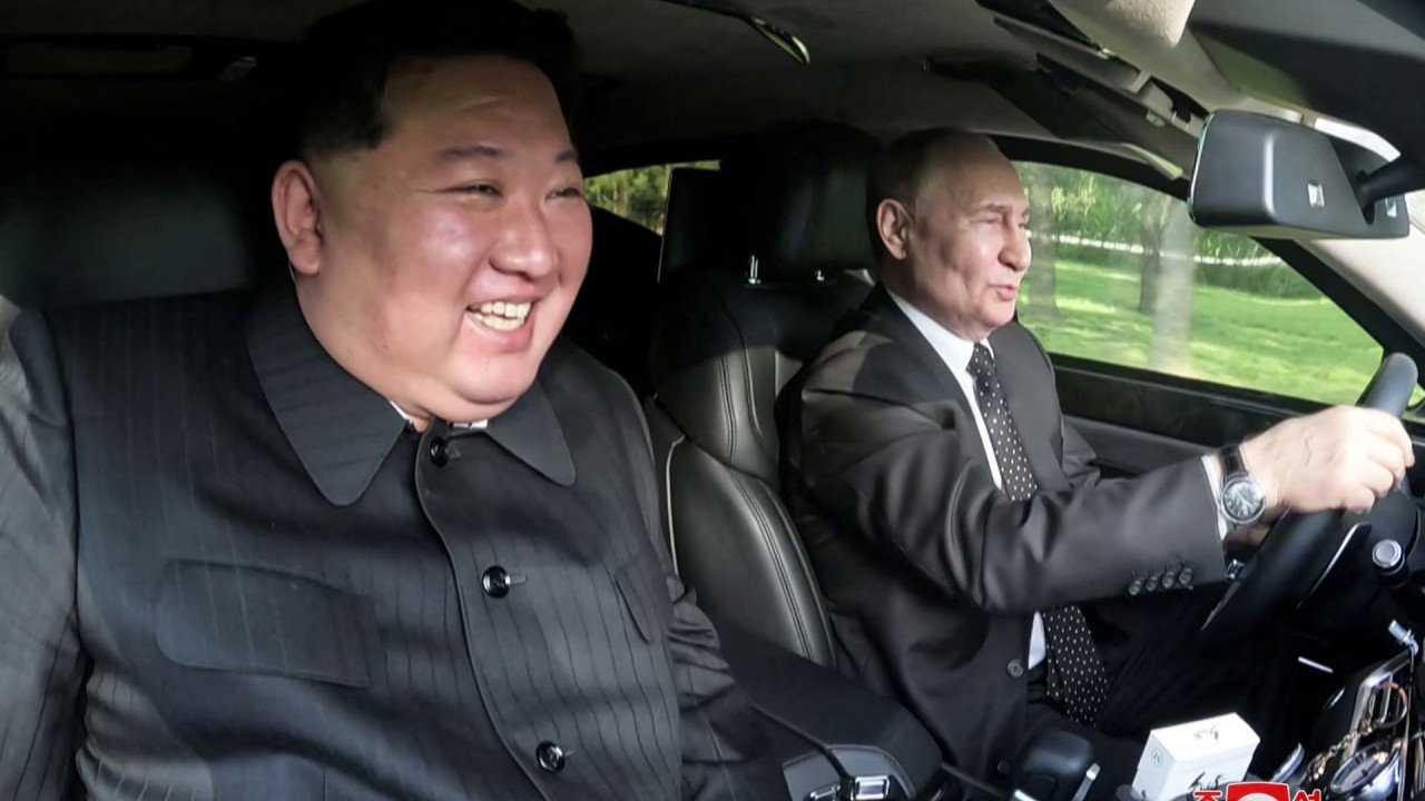 Ảnh ấn tượng (17-23/6): Ông Putin bình luận việc Ukraine yêu cầu Nga rút quân, lái ô tô chở Chủ tịch Triều Tiên; Mỹ ra quyết định quan trọng