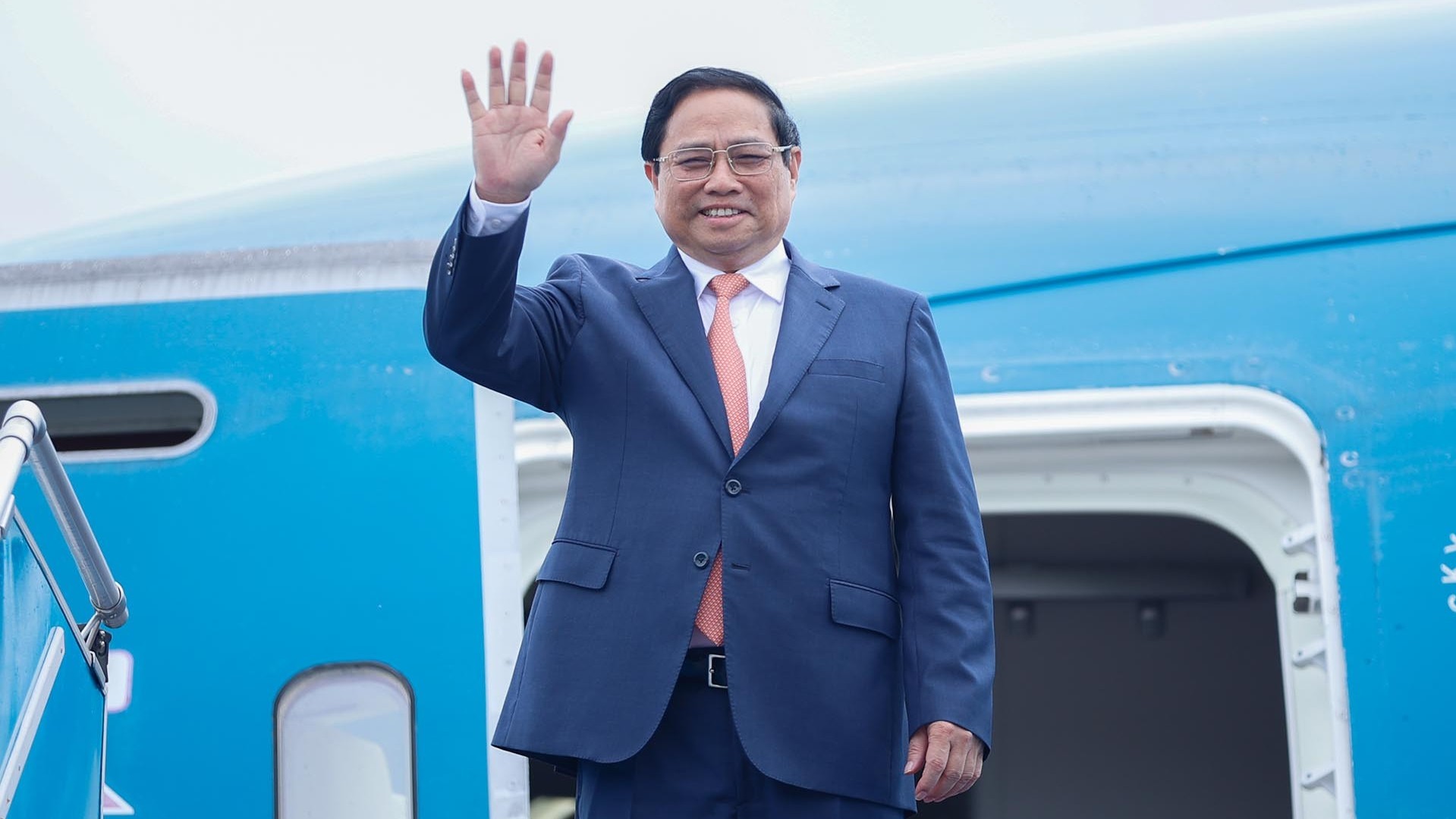 Thủ tướng Phạm Minh Chính lên đường dự WEF Đại Liên và làm việc tại Trung Quốc