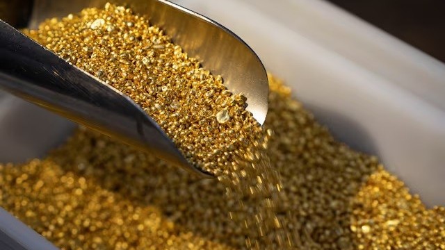 Giá vàng hôm nay 12/12/2024: Giá vàng 'phi như bay', thế giới bám sát mốc 2.700 USD/ounce, trong nước tăng tiền triệu