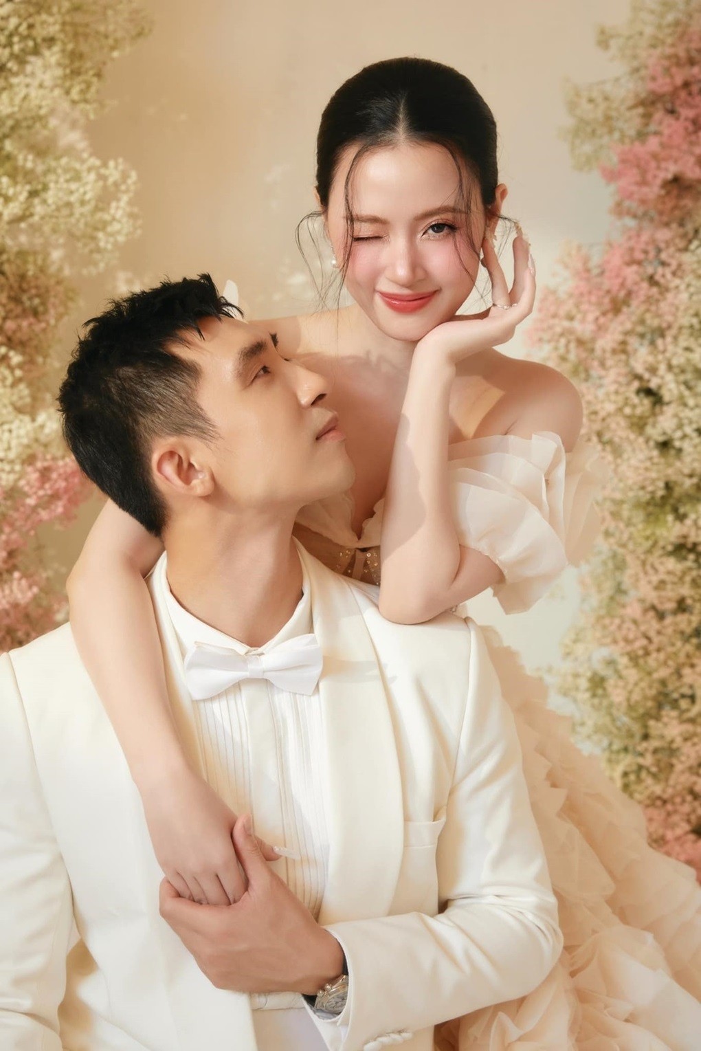 Chồng Midu là doanh nhân Trần Duy Minh Đạt. Anh tốt nghiệp thạc sĩ Quản trị kinh doanh tại Đại học California, Mỹ. Chồng Midu là doanh nhân Trần Duy Minh Đạt. Anh tốt nghiệp thạc sĩ Quản trị kinh doanh tại Đại học California, Mỹ.