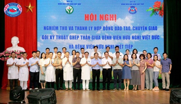 Đại diện Bệnh viện Hữu nghị Việt Tiệp cùng đại diện Bệnh viện Hữu nghị Việt Đức chụp hình lưu niệm với lãnh đạo Sở Y tế thành phố Hải Phòng trong khuôn khổ Hội nghị Đại diện Bệnh viện Hữu nghị Việt Tiệp cùng đại diện Bệnh viện Hữu nghị Việt Đức chụp hình lưu niệm với lãnh đạo Sở Y tế thành phố Hải Phòng trong khuôn khổ Hội nghị