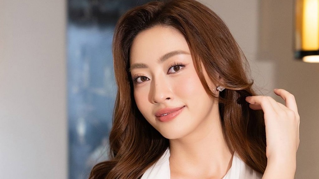 Sắc vóc 'không phải dạng vừa' của Hoa hậu Lương Thùy Linh