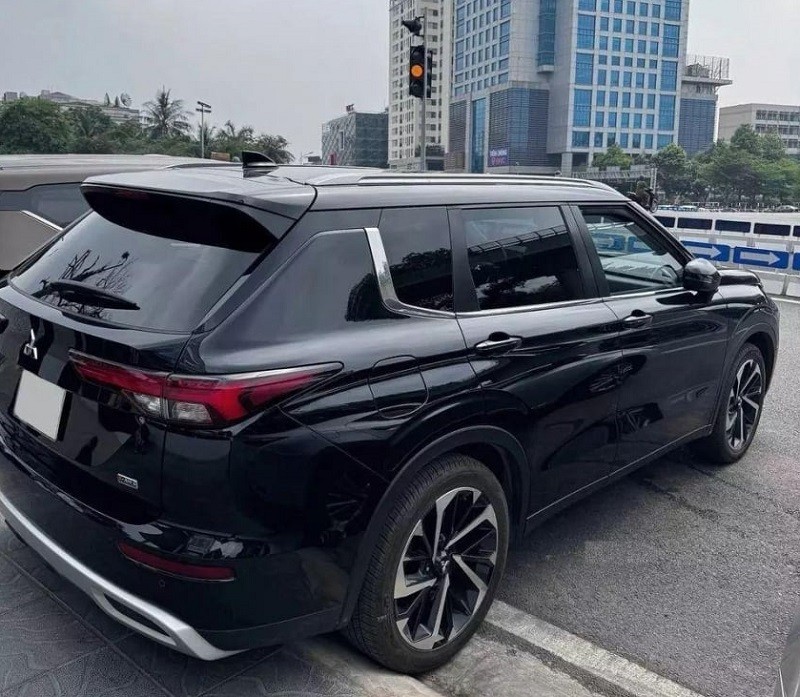 Mitsubishi Outlander 2025 xuất hiện tại Việt Nam, ngày ra mắt không còn xa