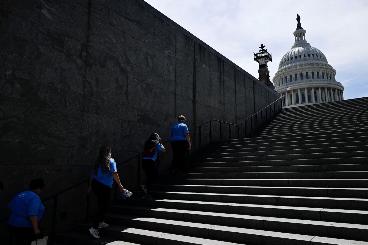Người dân các châu lục chịu đựng tình trạng nắng nóng kéo dài Người dân các châu lục chịu đựng tình trạng nắng nóng kéo dài