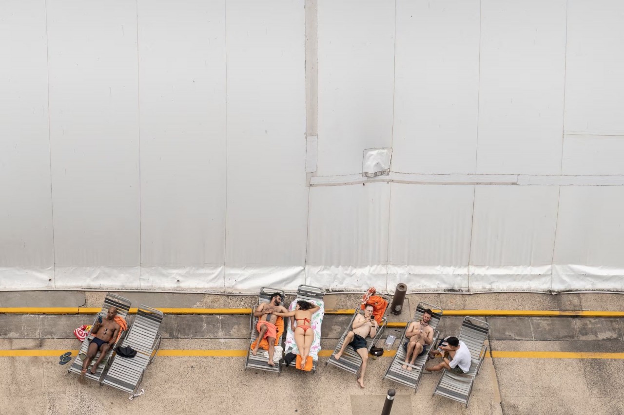 Người dân các châu lục chịu đựng tình trạng nắng nóng kéo dài Người dân các châu lục chịu đựng tình trạng nắng nóng kéo dài