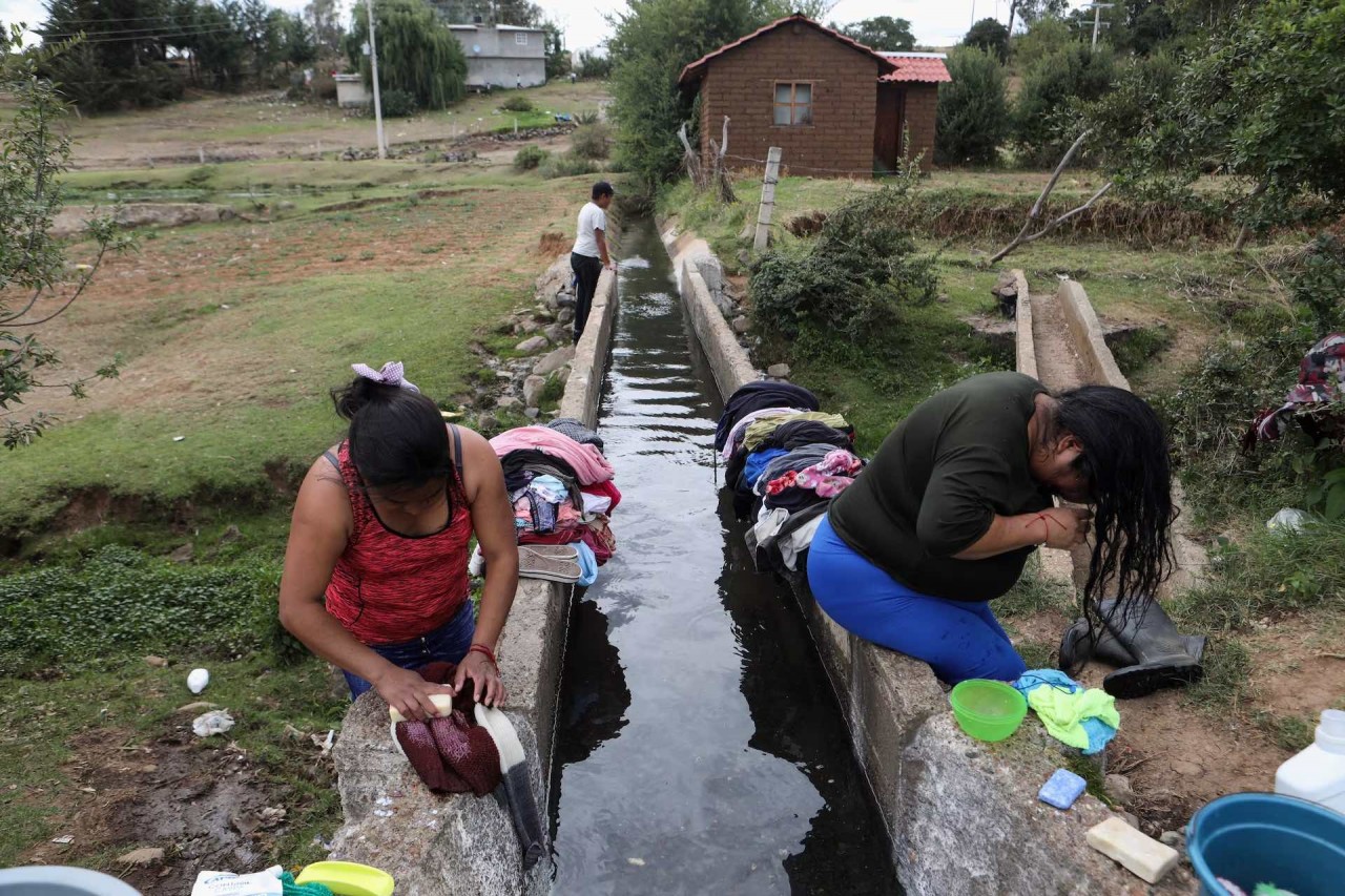 Người dân các châu lục chịu đựng tình trạng nắng nóng kéo dài Người dân các châu lục chịu đựng tình trạng nắng nóng kéo dài
