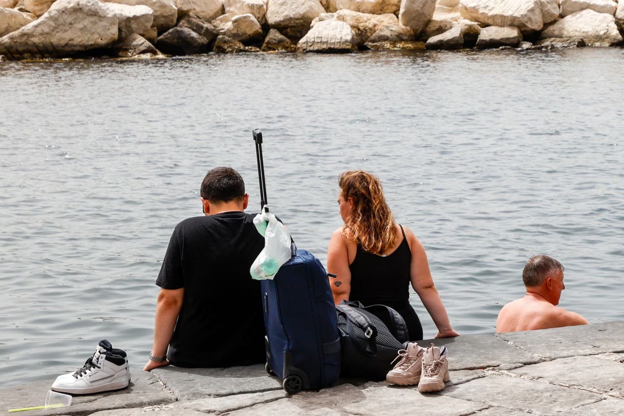 Người dân các châu lục chịu đựng tình trạng nắng nóng kéo dài Người dân các châu lục chịu đựng tình trạng nắng nóng kéo dài