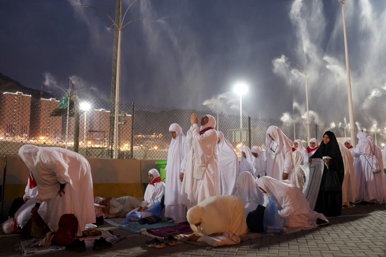 Người dân các châu lục chịu đựng tình trạng nắng nóng kéo dài Người dân các châu lục chịu đựng tình trạng nắng nóng kéo dài