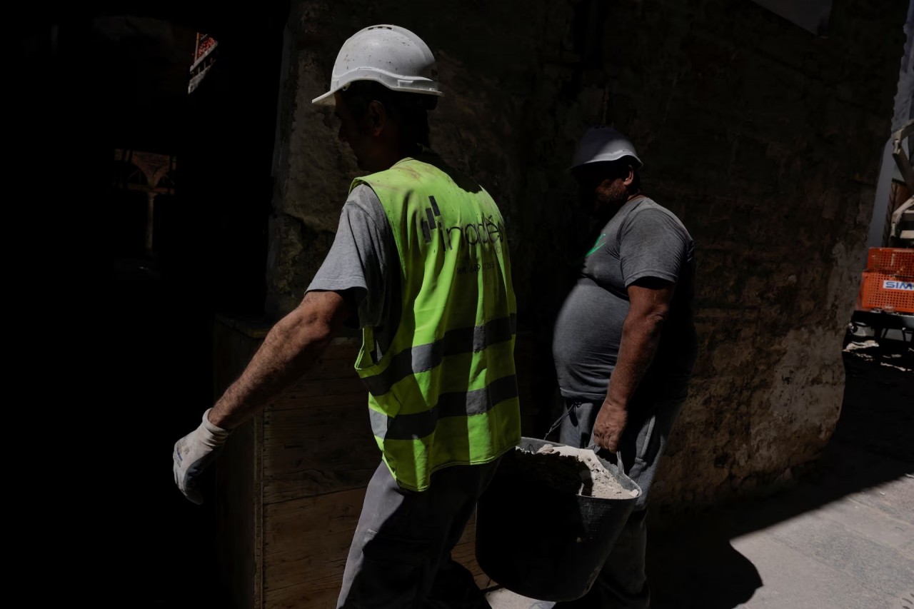 Người dân các châu lục chịu đựng tình trạng nắng nóng kéo dài Người dân các châu lục chịu đựng tình trạng nắng nóng kéo dài