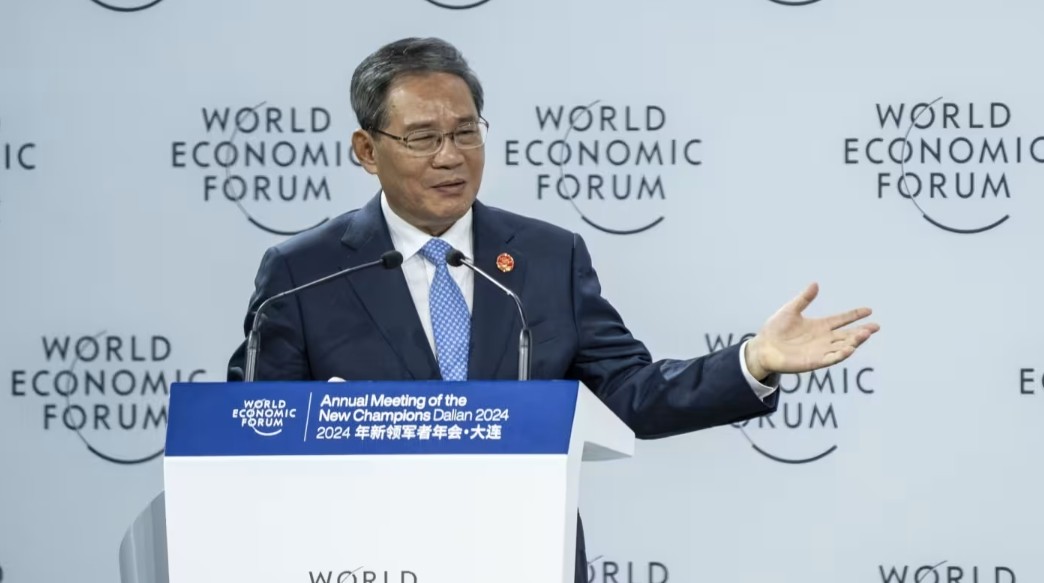 Thủ tướng Trung Quốc Li Qiang tại Diễn đàn Kinh tế Thế giới ở Đại Liên nhấn mạnh sự cởi mở của thị trường nước này © Qilai Shen/Bloomberg Thủ tướng Trung Quốc Li Qiang tại Diễn đàn Kinh tế Thế giới ở Đại Liên nhấn mạnh sự cởi mở của thị trường nước này © Qilai Shen/Bloomberg