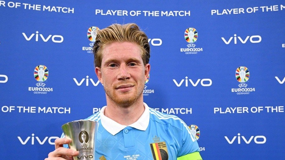 Kevin De Bruyne lần thứ 2 nhận giải Cầu thủ xuất sắc nhất, CĐV Bỉ phản đối