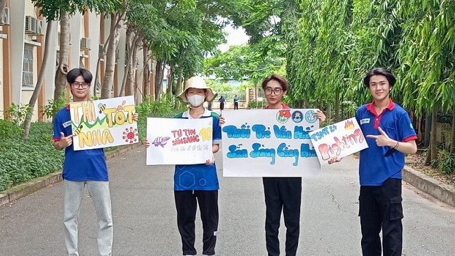 Kỳ thi tốt nghiệp THPT: Cha mẹ đừng để yêu thương trở thành áp lực