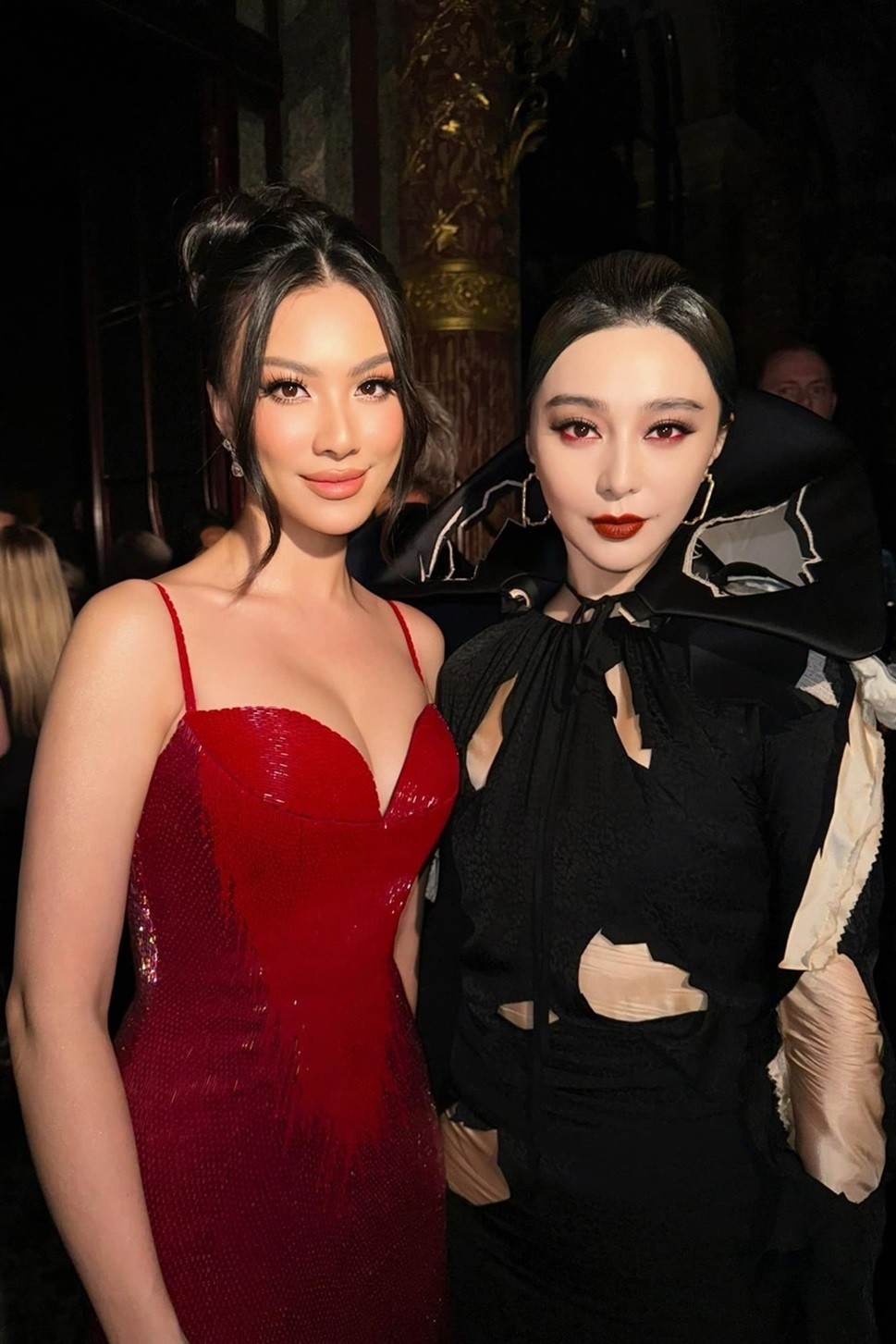 Sáng 27/6 (giờ Hà Nội), Kim Duyên dự Paris Haute Couture Fashion Week 2024 theo lời mời của hai nhà mốt. Cô gặp gỡ nhiều nghệ sĩ, KOL thời trang, trong đó có diễn viên Phạm Băng Băng (phải). Kim Duyên cho biết, bản thân thích vẻ đẹp sang trọng, hiện đại của minh tinh Trung Quốc. (Ảnh: Loan Bé) Sáng 27/6 (giờ Hà Nội), Kim Duyên dự Paris Haute Couture Fashion Week 2024 theo lời mời của hai nhà mốt. Cô gặp gỡ nhiều nghệ sĩ, KOL thời trang, trong đó có diễn viên Phạm Băng Băng (phải). Kim Duyên cho biết, bản thân thích vẻ đẹp sang trọng, hiện đại của minh tinh Trung Quốc. (Ảnh: Loan Bé)