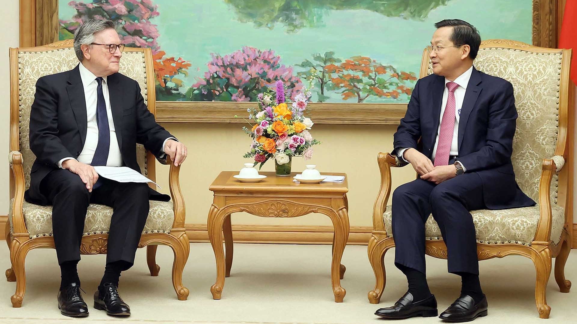 Phó Thủ tướng Lê Minh Khái tiếp Chủ tịch Tập đoàn Standard Chartered