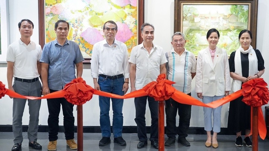 Triển lãm mỹ thuật 'Cuộc sống quanh ta 2024' giới thiệu 63 tác phẩm khắc họa đời sống hàng ngày