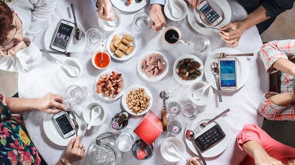 Giảm 'gặp gỡ' qua công nghệ để gắn kết gia đình