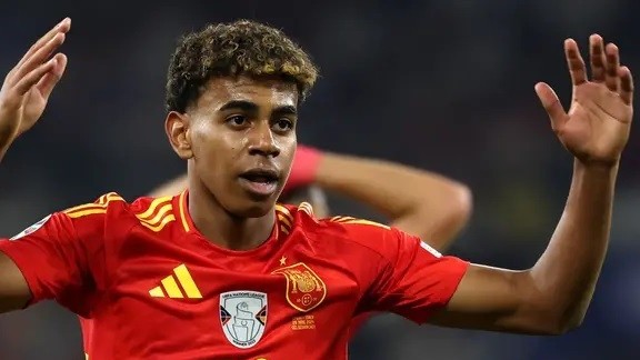 Ngôi sao trẻ Lamine Yamal đỗ tốt nghiệp cấp 2 giữa mùa EURO