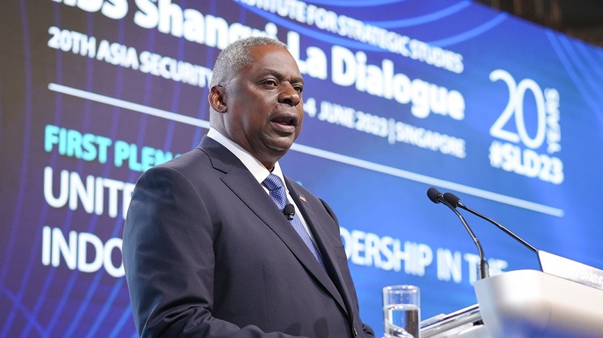 Bộ trưởng Quốc phòng Mỹ Lloyd Austin phát biểu tại Đối thoại Shangri-La ở Singapore tháng 6/2024. (Nguồn: AFP) Bộ trưởng Quốc phòng Mỹ Lloyd Austin phát biểu tại Đối thoại Shangri-La ở Singapore tháng 6/2024. (Nguồn: AFP)