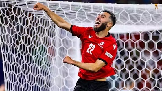 Ghi bàn như máy ở EURO 2024, tiền đạo Georgia Mikautadze đổi đời