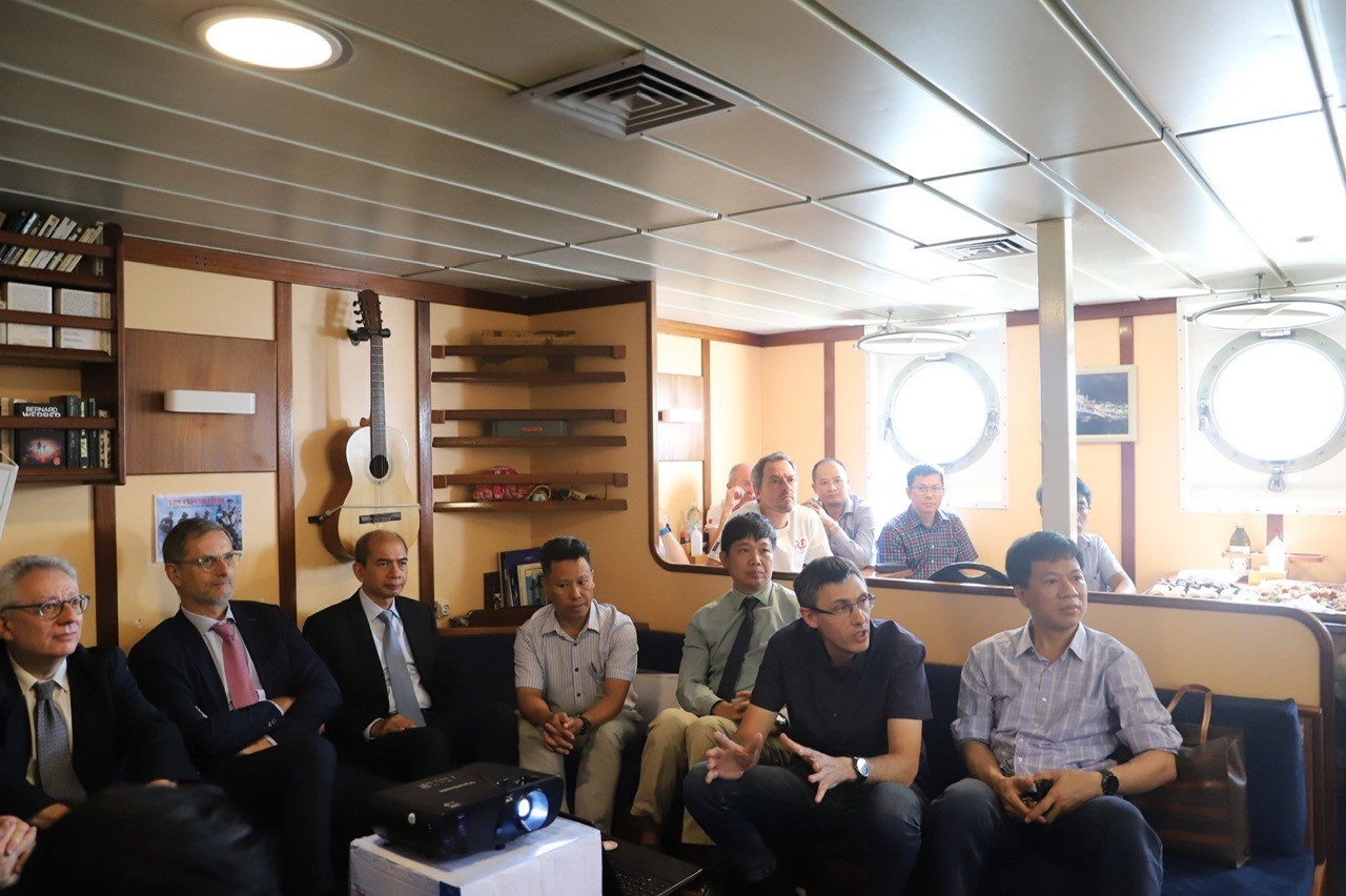 Khảo sát, nghiên cứu hải dương học hỗn hợp Việt-Pháp ở vùng biển Việt Nam Khảo sát, nghiên cứu hải dương học hỗn hợp Việt-Pháp ở vùng biển Việt Nam