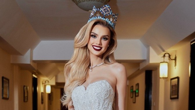 Miss World 2024 Krystyna Pyszkova xinh đẹp tỏa sáng với đầm dạ hội của NTK Việt