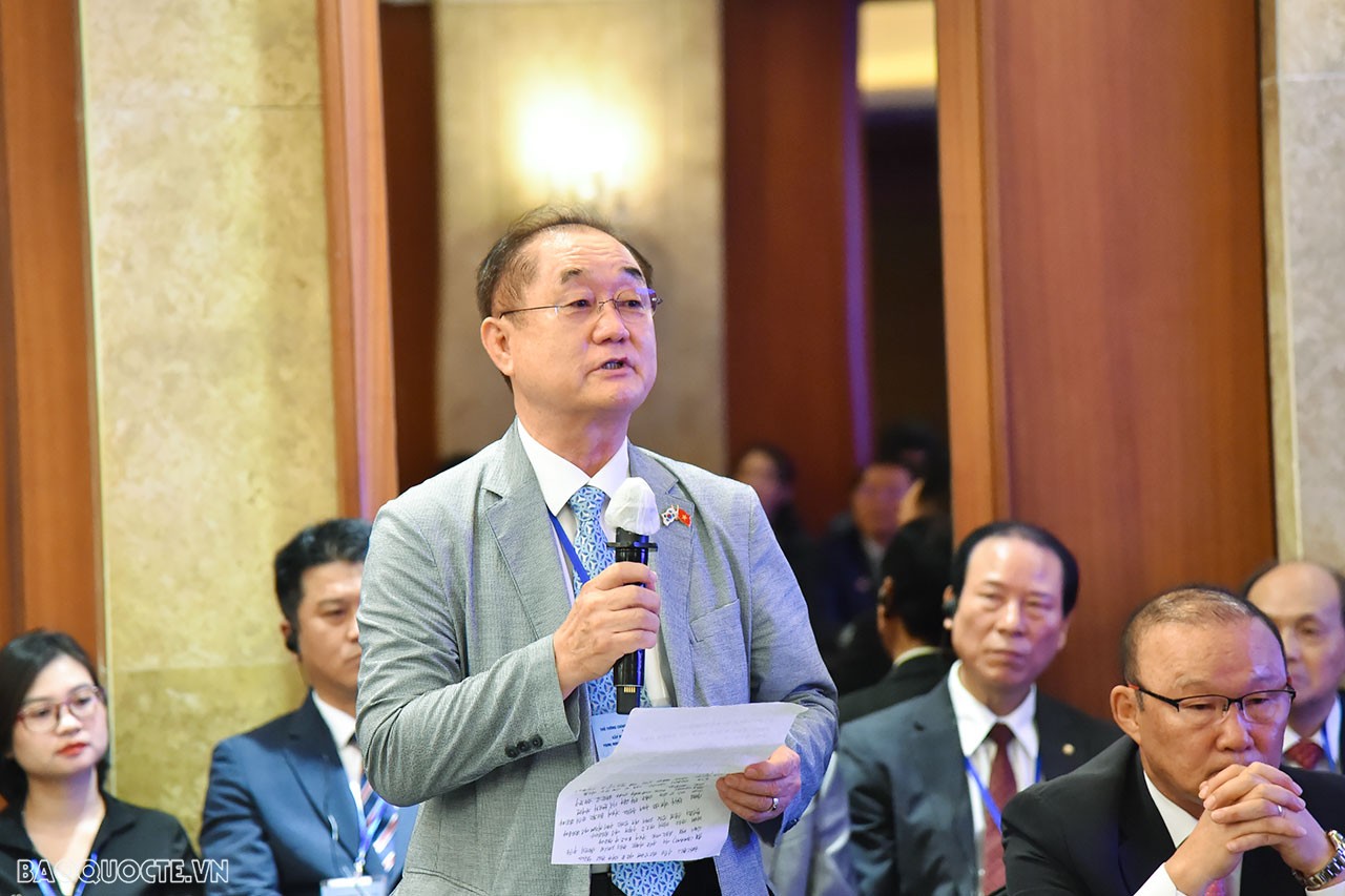 Thủ tướng Phạm Minh Chính gặp gỡ những người bạn Hàn Quốc Thủ tướng Phạm Minh Chính gặp gỡ những người bạn Hàn Quốc