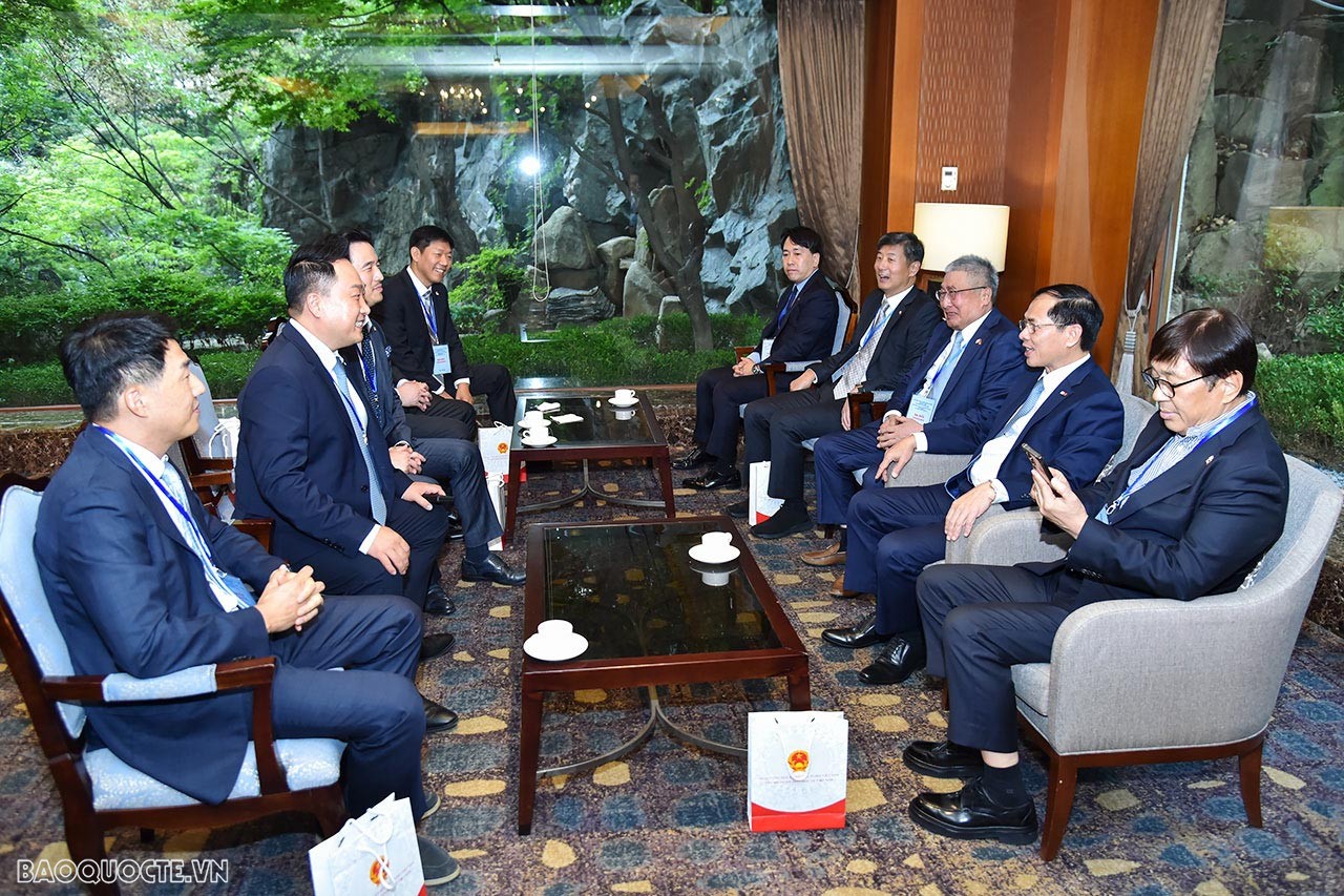 Bạn bè Hàn Quốc đồng hành, ủng hộ đất nước Việt Nam ngày càng phát triển phồn vinh Bạn bè Hàn Quốc đồng hành, ủng hộ đất nước Việt Nam ngày càng phát triển phồn vinh