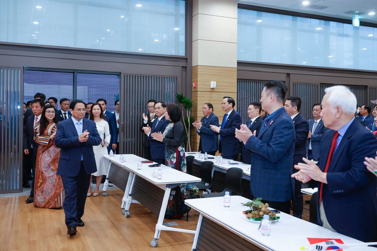 Cộng đồng người Việt Nam tại Hàn Quốc đóng góp lớn với chất lượng cao cho Tổ quốc và cho quan hệ song phương Cộng đồng người Việt Nam tại Hàn Quốc đóng góp lớn với chất lượng cao cho Tổ quốc và cho quan hệ song phương