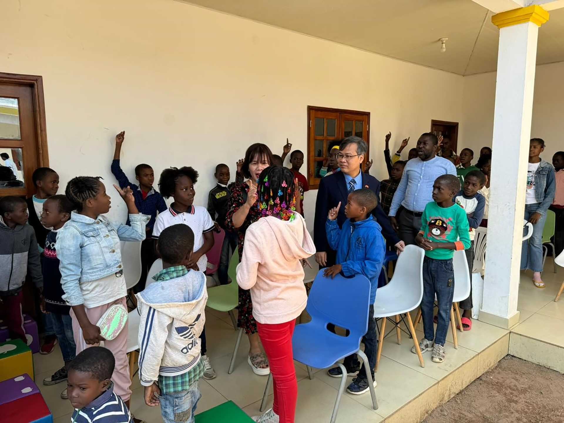 Đoàn công tác Đại sứ quán Việt Nam thăm và làm việc tại tỉnh Lunda-Sul, Angola