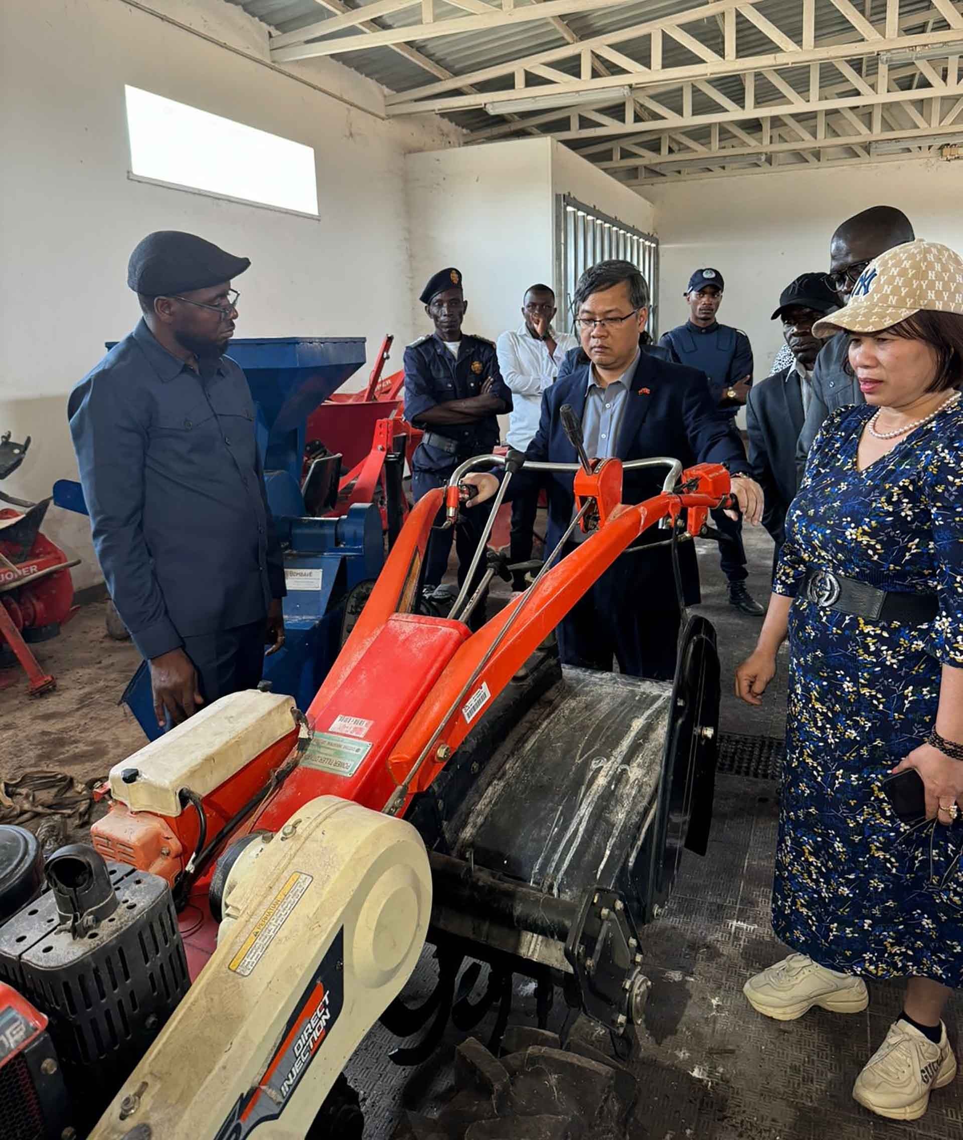 Đoàn công tác Đại sứ quán Việt Nam thăm và làm việc tại tỉnh Lunda-Sul, Angola