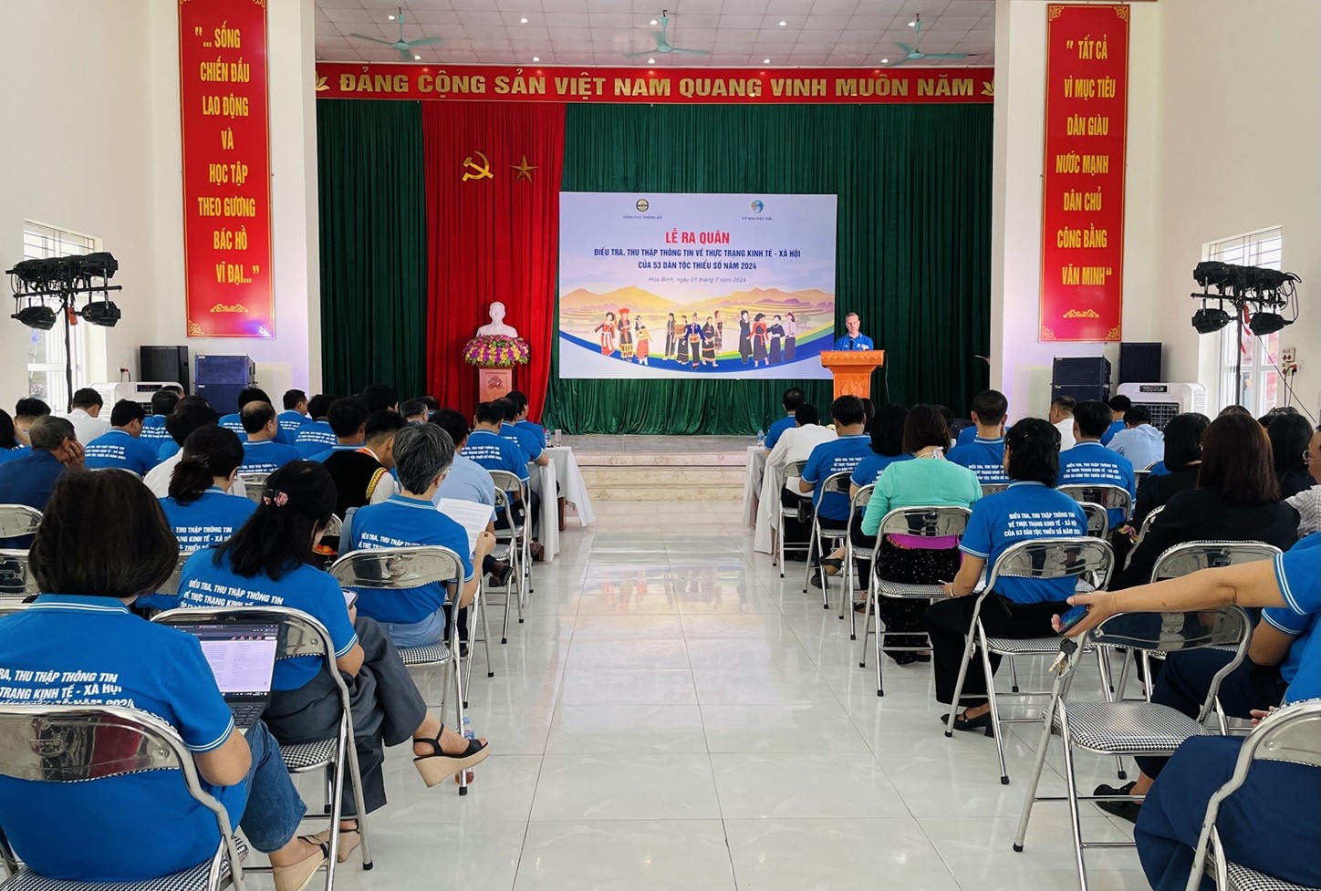 Lễ ra quân điều tra, thu thập thông tin về thực trạng kinh tế - xã hội 53 dân tộc thiểu số Lễ ra quân điều tra, thu thập thông tin về thực trạng kinh tế - xã hội 53 dân tộc thiểu số