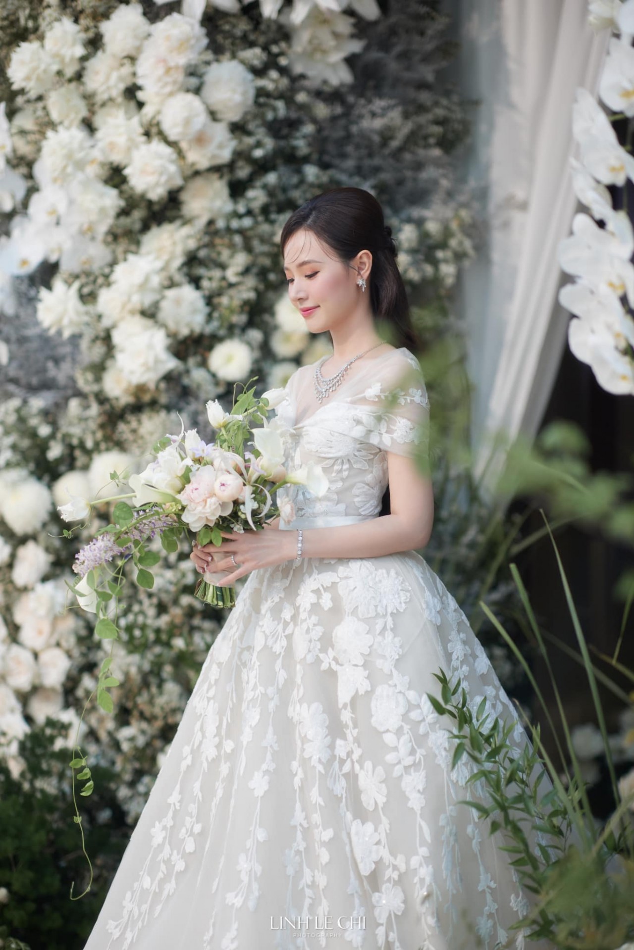 Ngắm cô dâu Midu trong loạt ảnh cưới