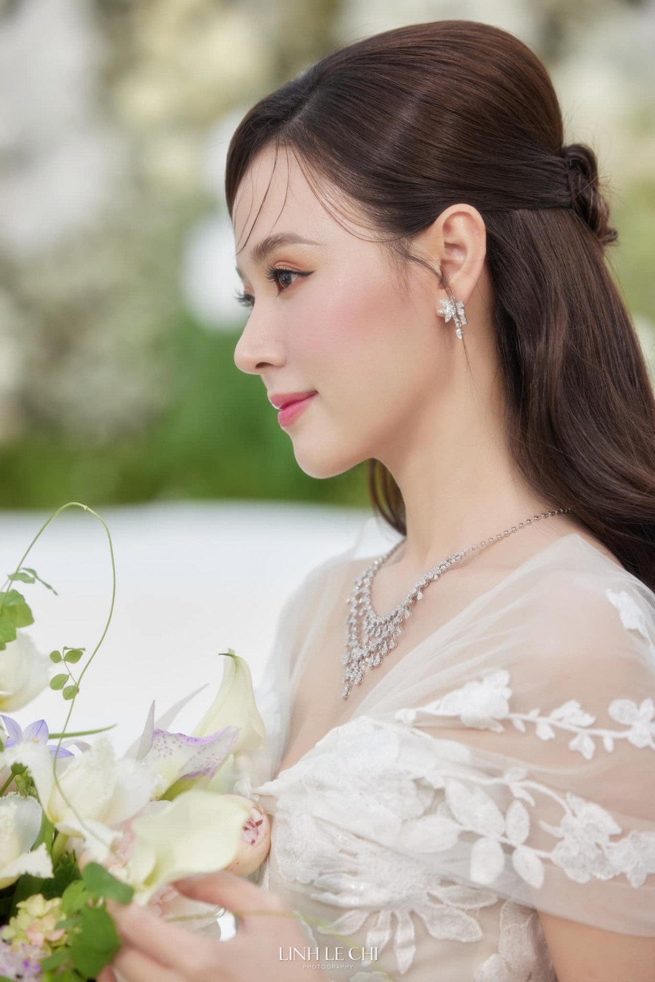 Ngắm cô dâu Midu trong loạt ảnh cưới