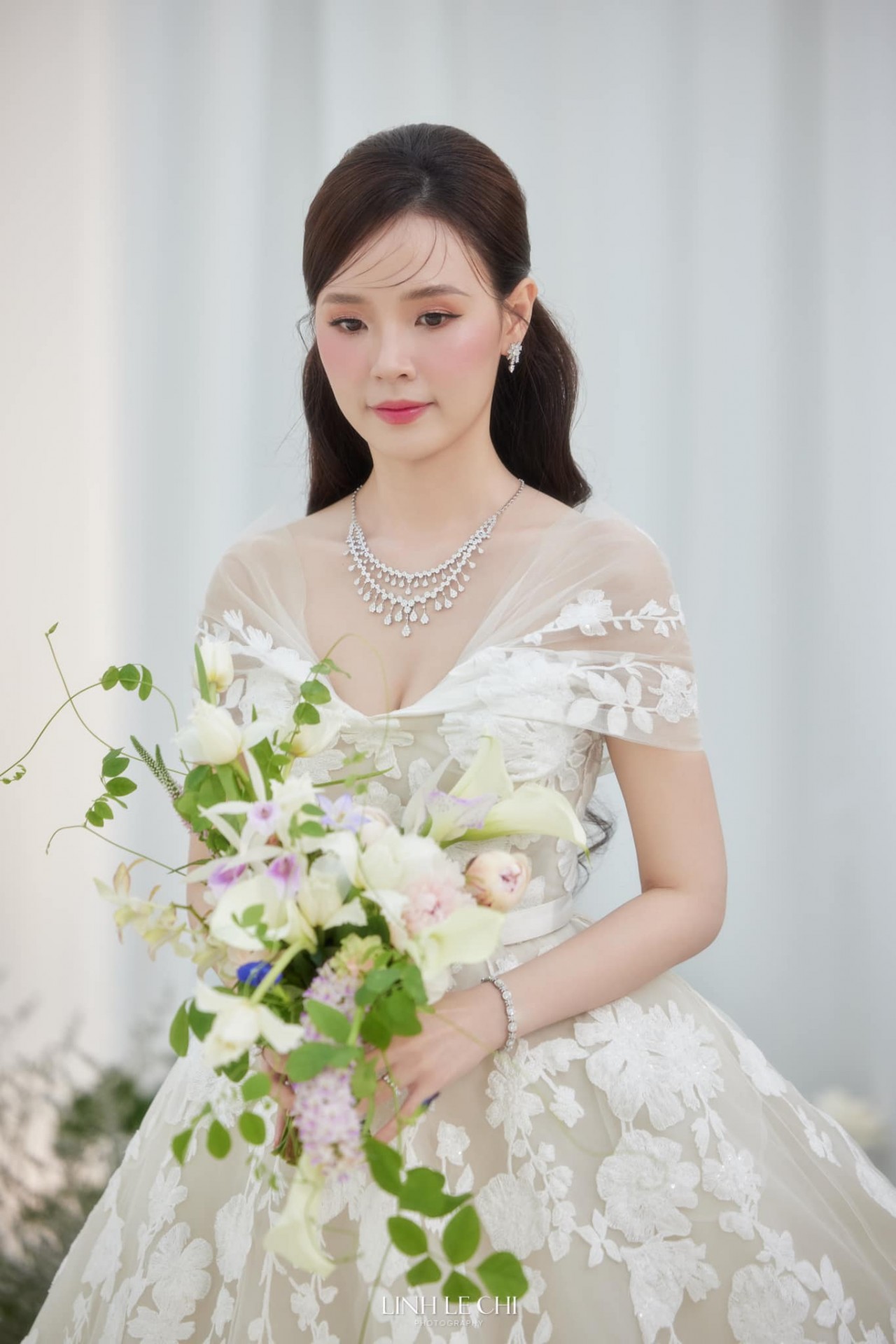 Ngắm cô dâu Midu trong loạt ảnh cưới