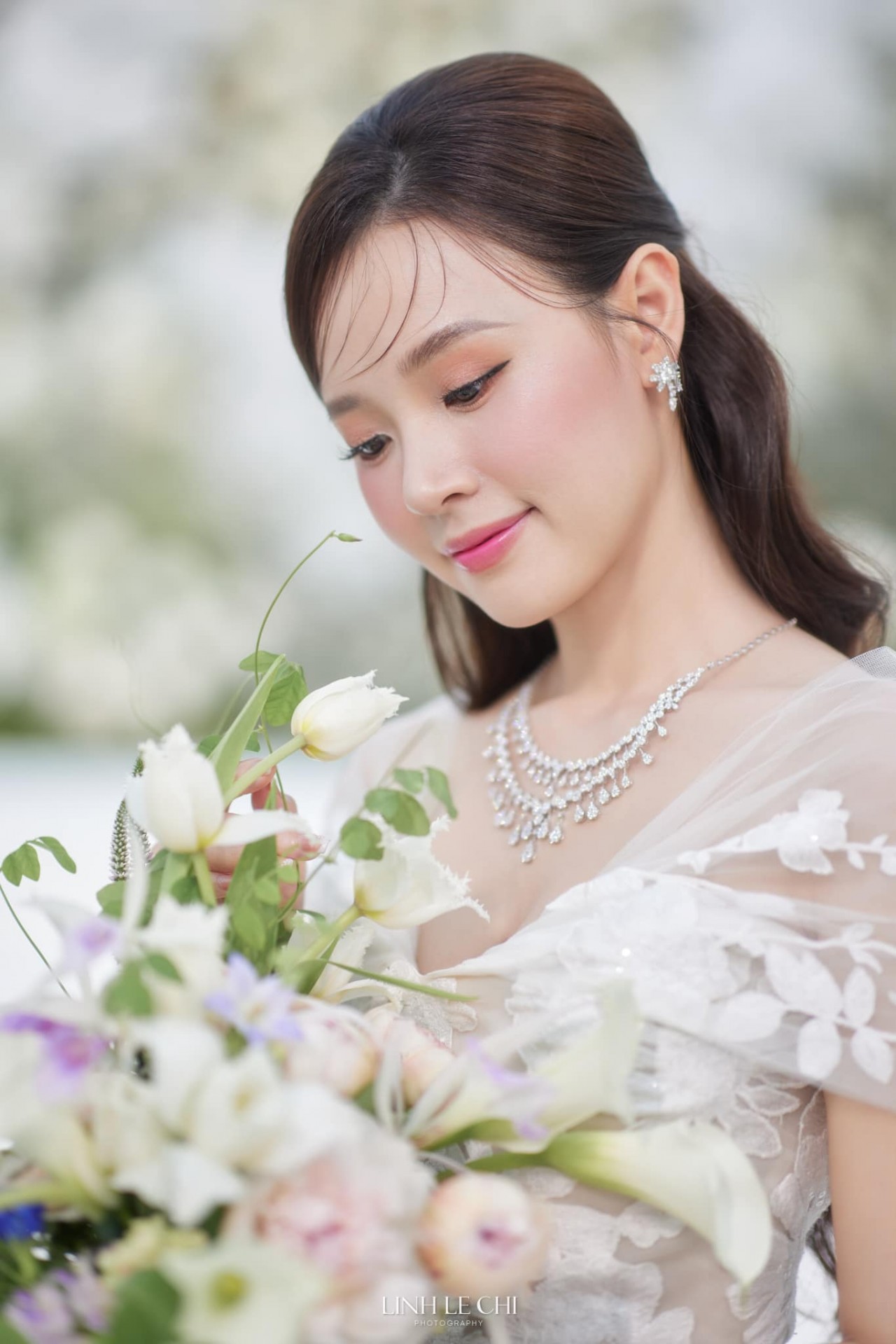 Ngắm cô dâu Midu trong loạt ảnh cưới