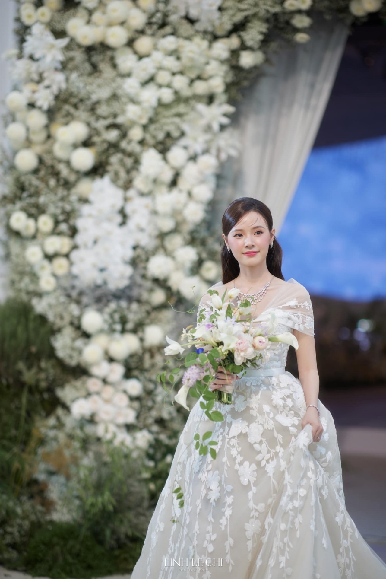 Ngắm cô dâu Midu trong loạt ảnh cưới