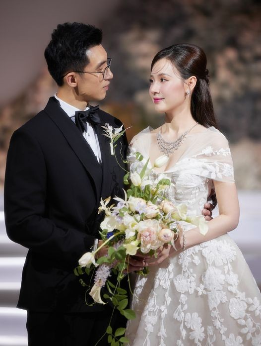 Ngắm cô dâu Midu trong loạt ảnh cưới Ngắm cô dâu Midu trong loạt ảnh cưới