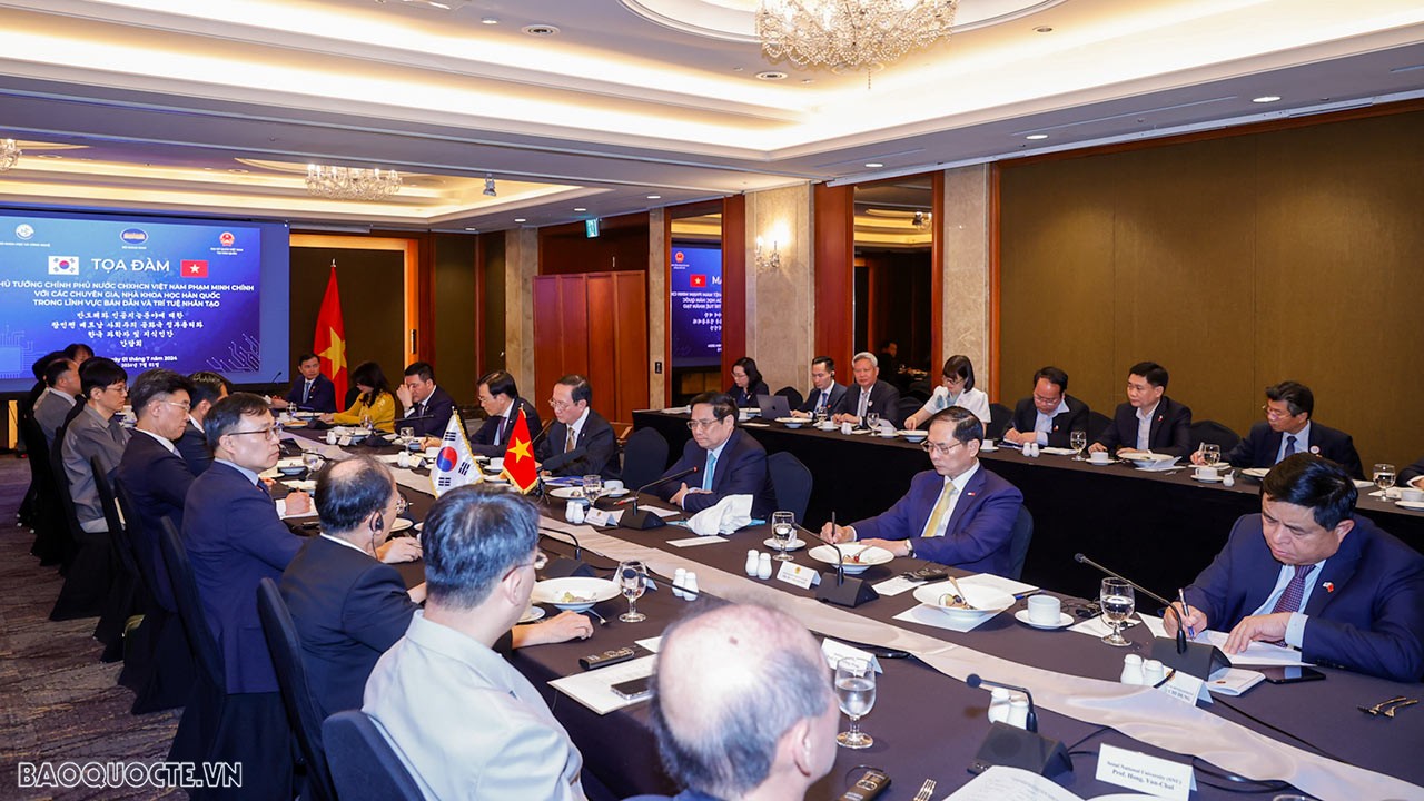 Thủ tướng ăn trưa làm việc với các chuyên gia, nhà khoa học bán dẫn, trí tuệ nhân tạo của Hàn Quốc Thủ tướng ăn trưa làm việc với các chuyên gia, nhà khoa học bán dẫn, trí tuệ nhân tạo của Hàn Quốc