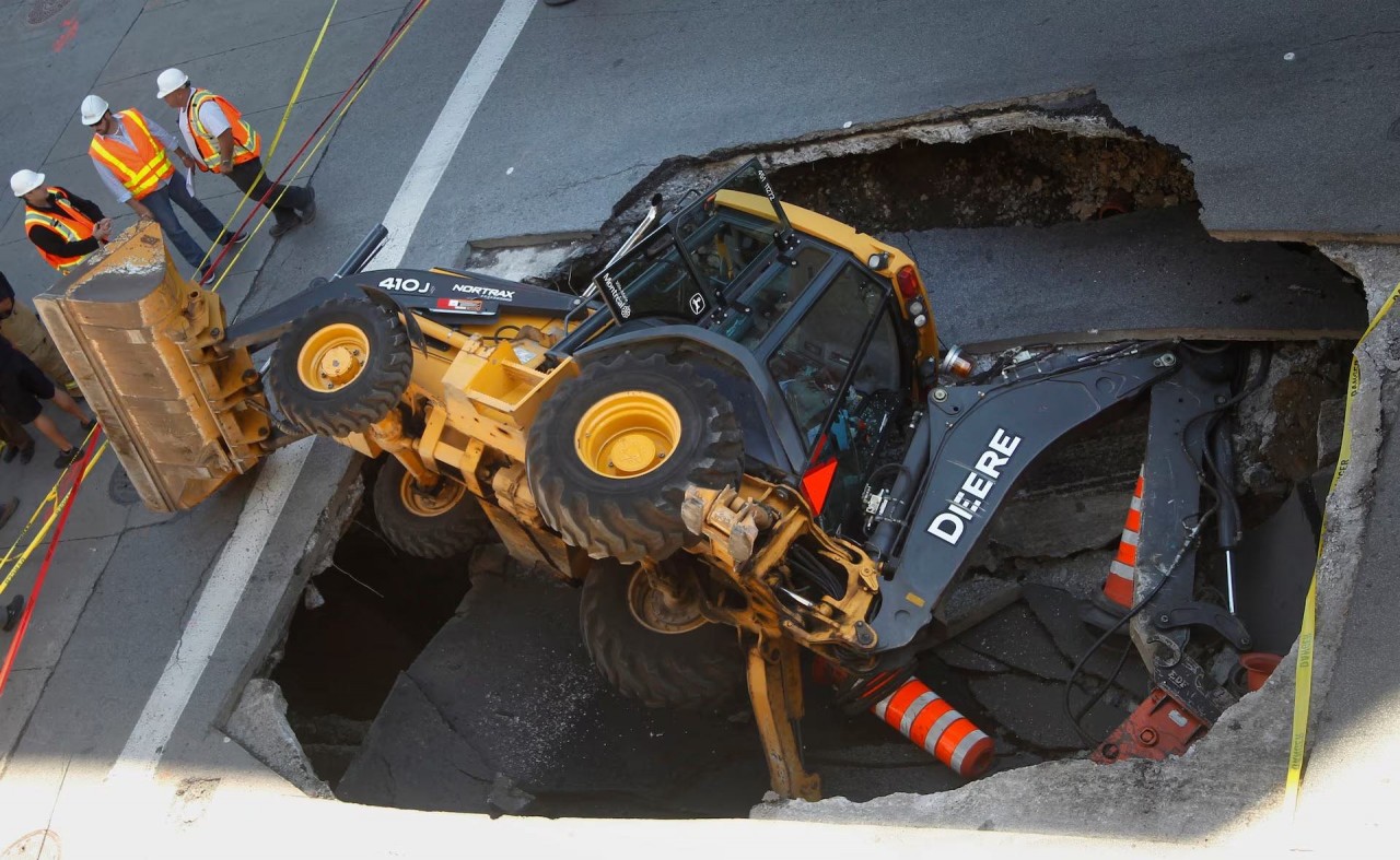 Ám ảnh kinh hoàng với những hố sụt tử thần khổng lồ trên thế giới