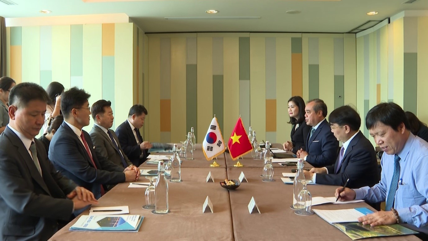 Thống đốc tỉnh Jeju, Hàn Quốc Oh Young-hun tiếp xúc, làm việc với Phó Chủ tịch Thường trực UBND tỉnh Quảng Ngãi, tháng 8/2023. Thống đốc tỉnh Jeju, Hàn Quốc Oh Young-hun tiếp xúc, làm việc với Phó Chủ tịch Thường trực UBND tỉnh Quảng Ngãi, tháng 8/2023.