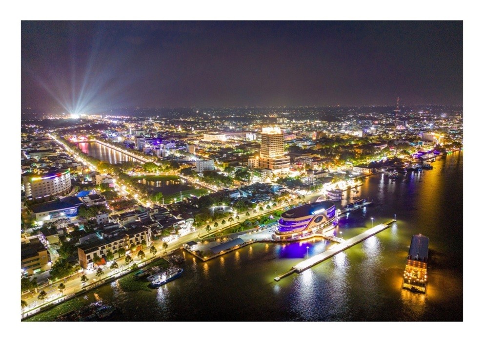 TP. Mỹ Tho về đêm. TP. Mỹ Tho về đêm.