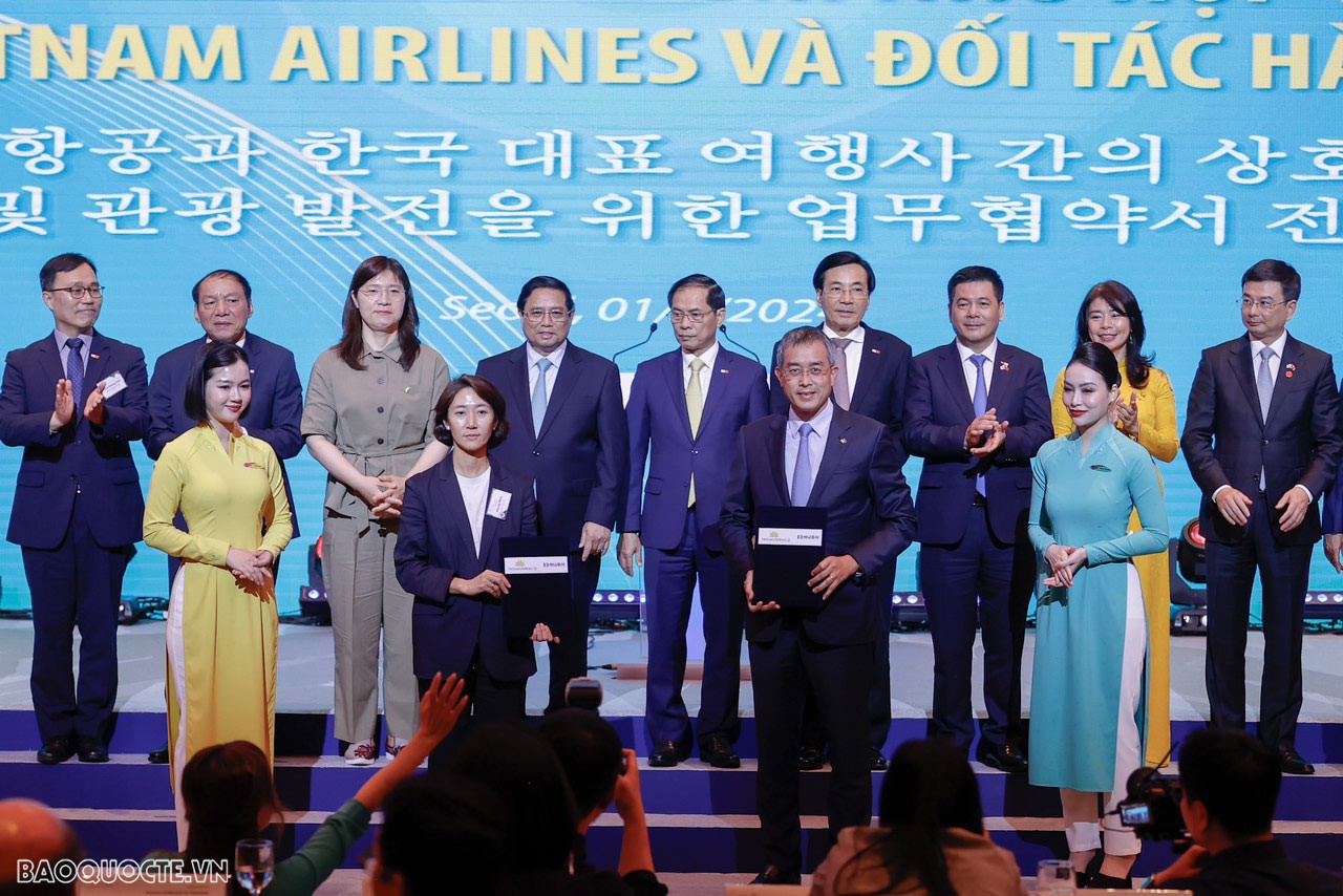 Thủ tướng chứng kiến Lễ trao Biên bản ghi nhớ hợp tác giữa Vietnam Airlines và đối tác Hàn Quốc Thủ tướng chứng kiến Lễ trao Biên bản ghi nhớ hợp tác giữa Vietnam Airlines và đối tác Hàn Quốc