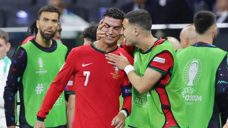 Đá hỏng penalty, Ronaldo bật khóc Đá hỏng penalty, Ronaldo bật khóc