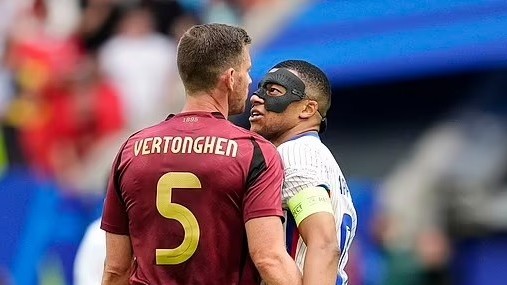 Người hâm mộ sốc vì pha mừng bàn thắng phản cảm của Mbappe