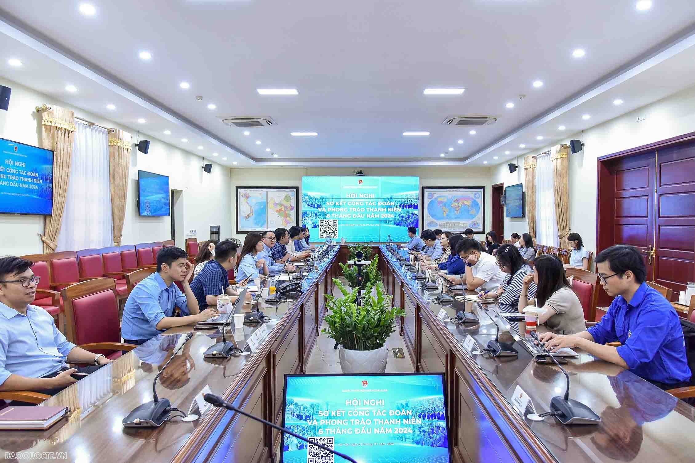 Thanh niên Bộ Ngoại giao tiếp tục phát huy vai trò xung kích Thanh niên Bộ Ngoại giao tiếp tục phát huy vai trò xung kích trong các hoạt động đoàn